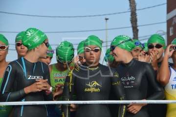 Ricardo Hernández y Raquel Aróstegui ganan con autoridad el XXVII Triatlón de Salinetas (Foto TA)